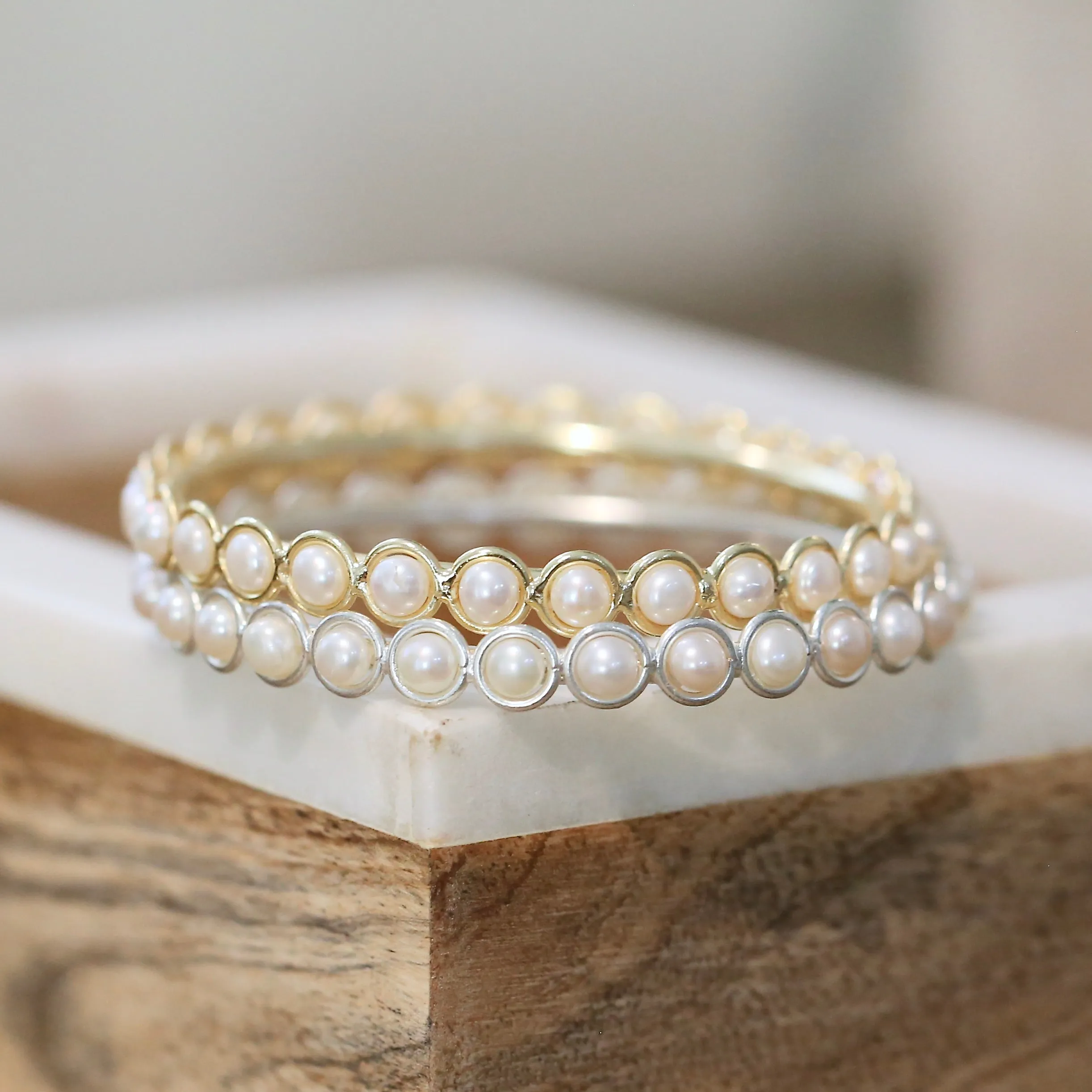 226-01-G | FULL PEARL BEZEL BANGLE ON GOLD