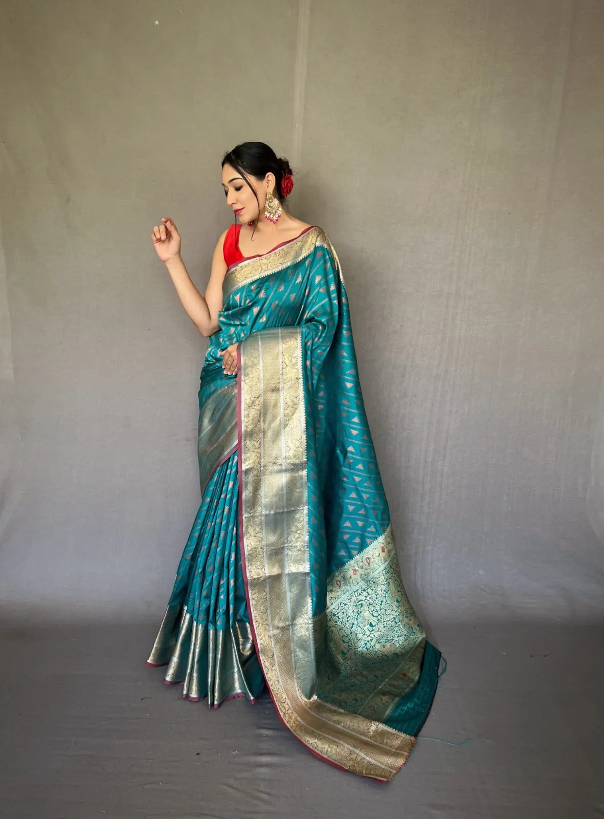 Beautiful Designer Traditional Aanchal Kanjivaram Handloom Sarees