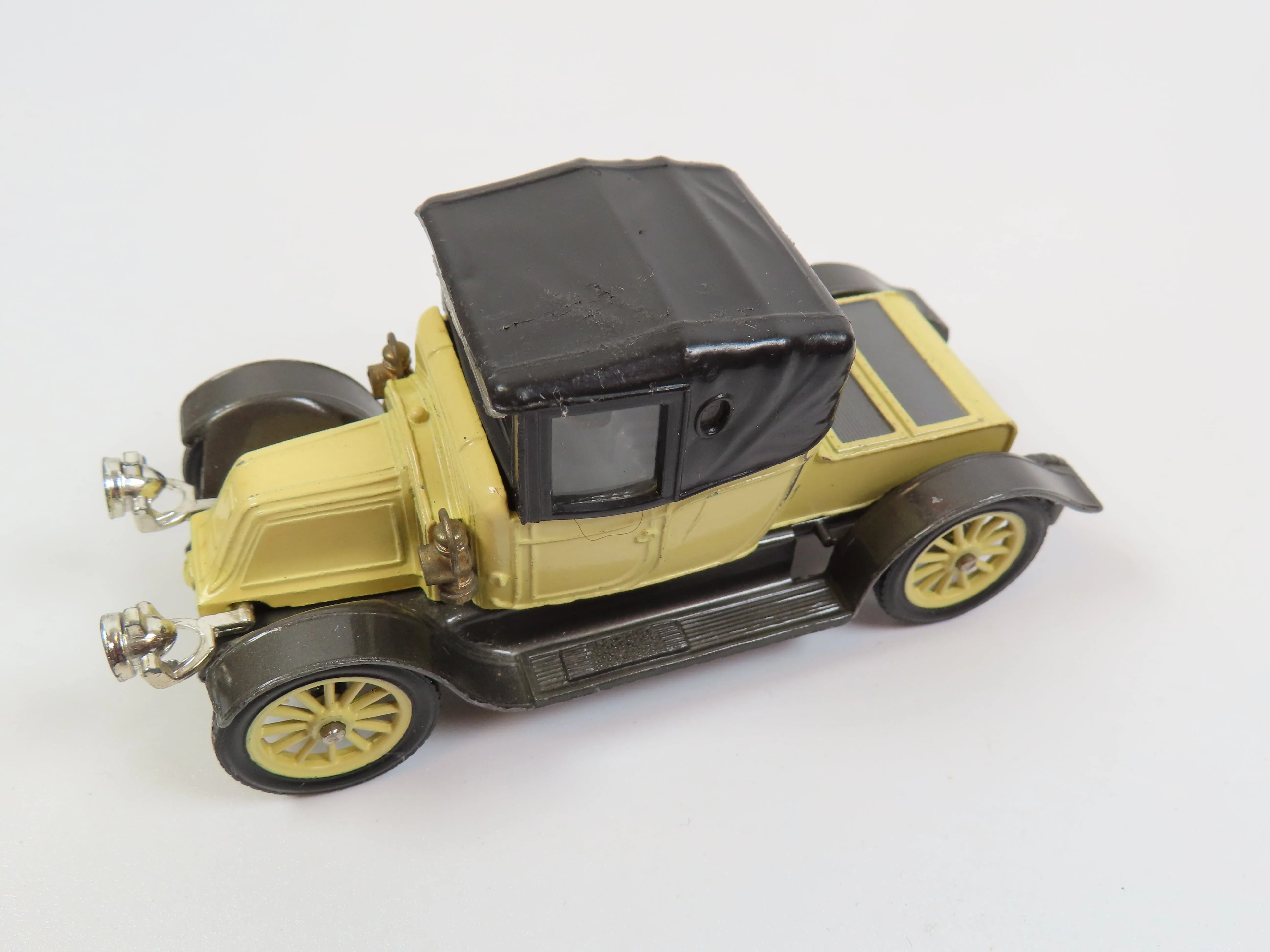 Corgi Classics 9031 1910 Renault 12/16- Yellow, Very Near Mint!