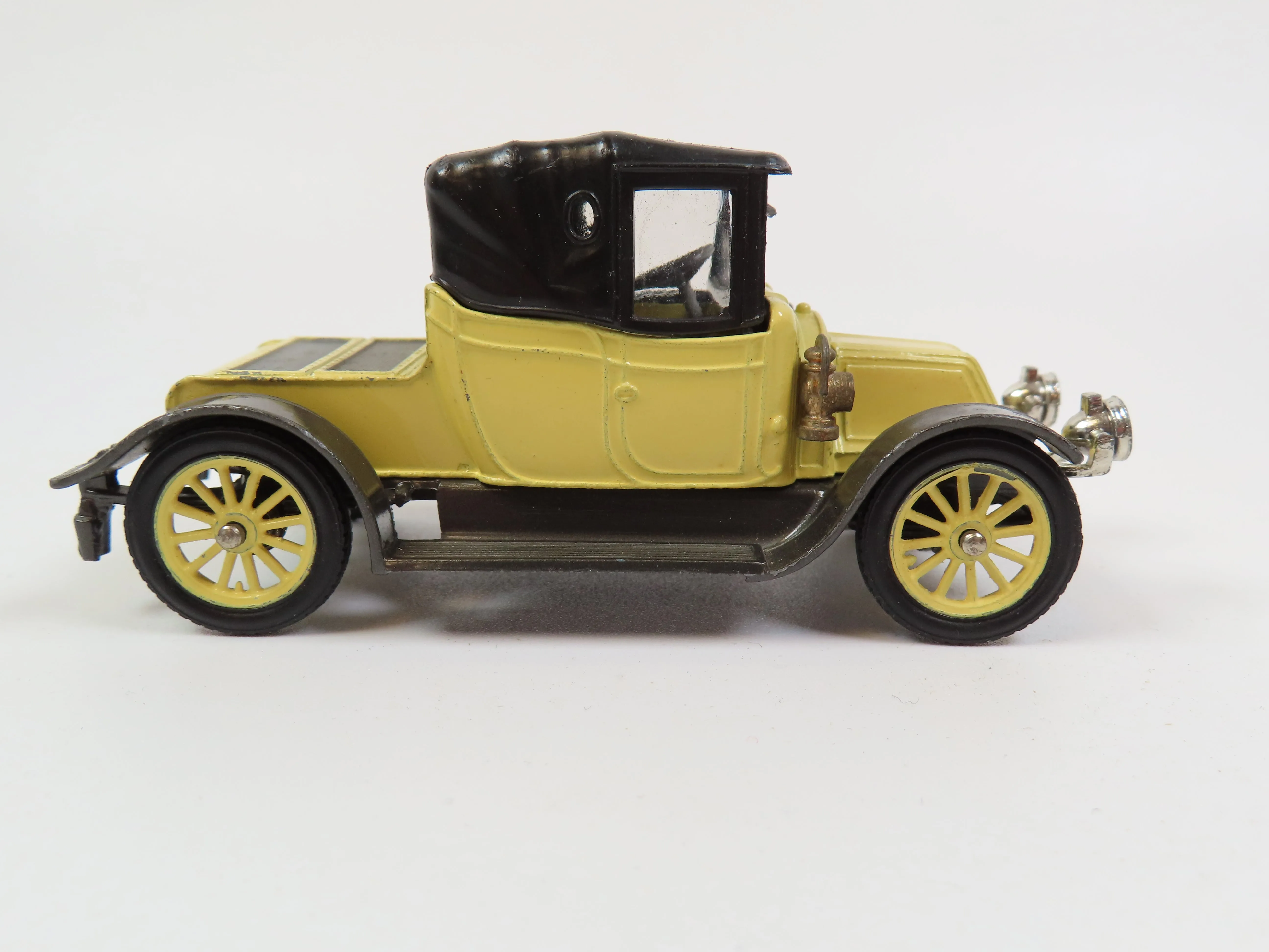 Corgi Classics 9031 1910 Renault 12/16- Yellow, Very Near Mint!