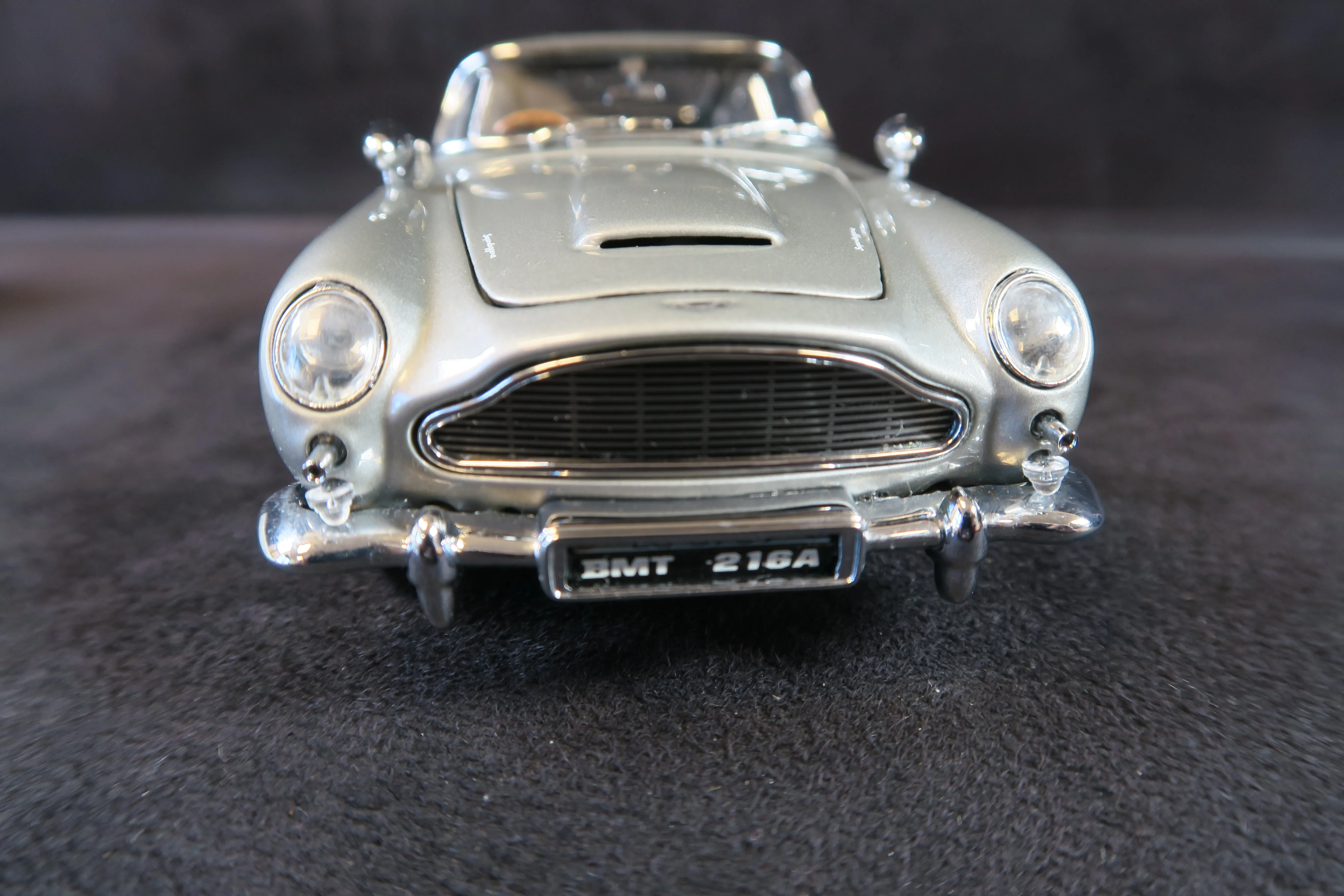 Danbury Mint James Bond 007 Aston Martin , 1/24, 99% Mint/Boxed!