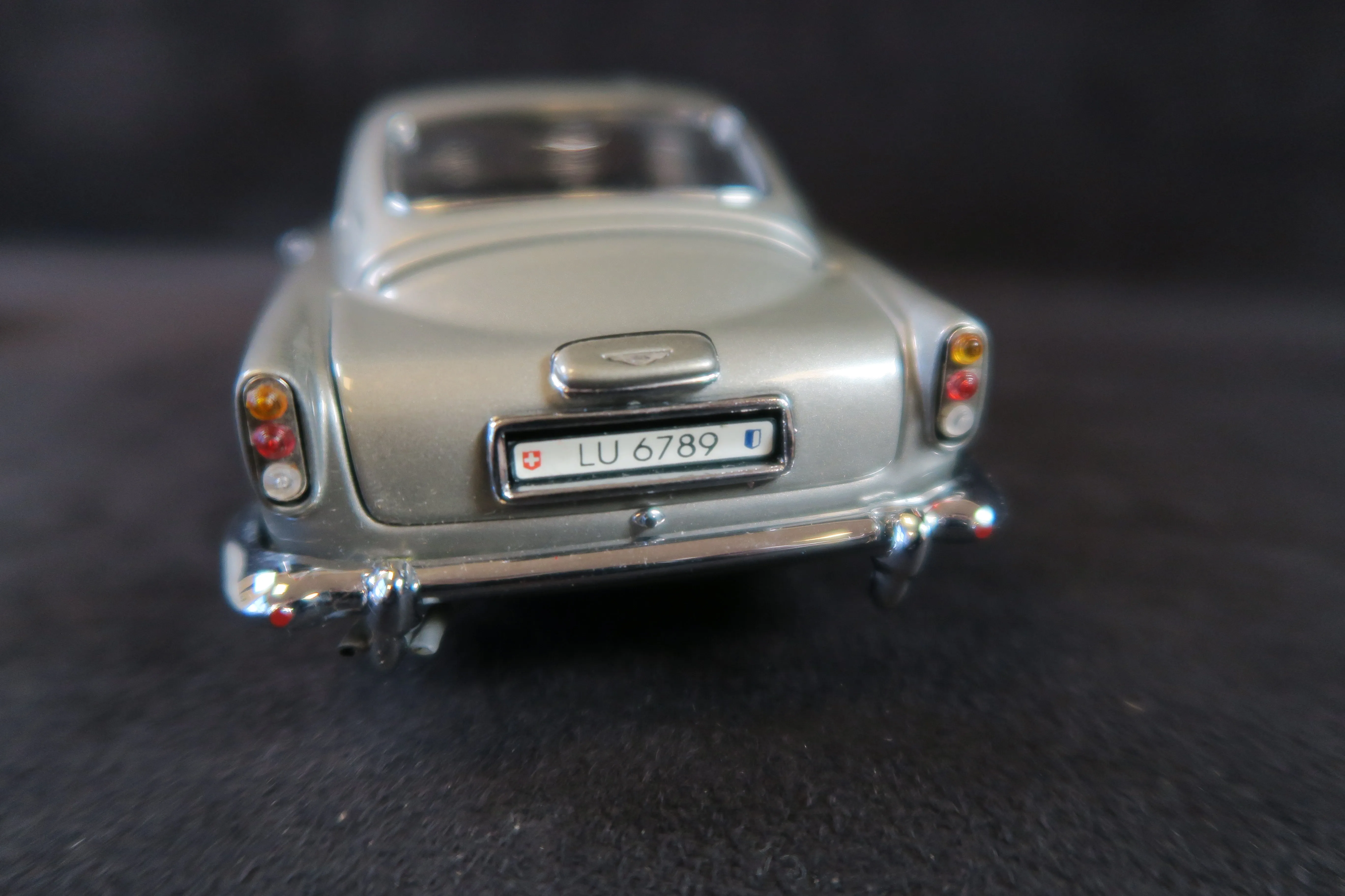 Danbury Mint James Bond 007 Aston Martin , 1/24, 99% Mint/Boxed!