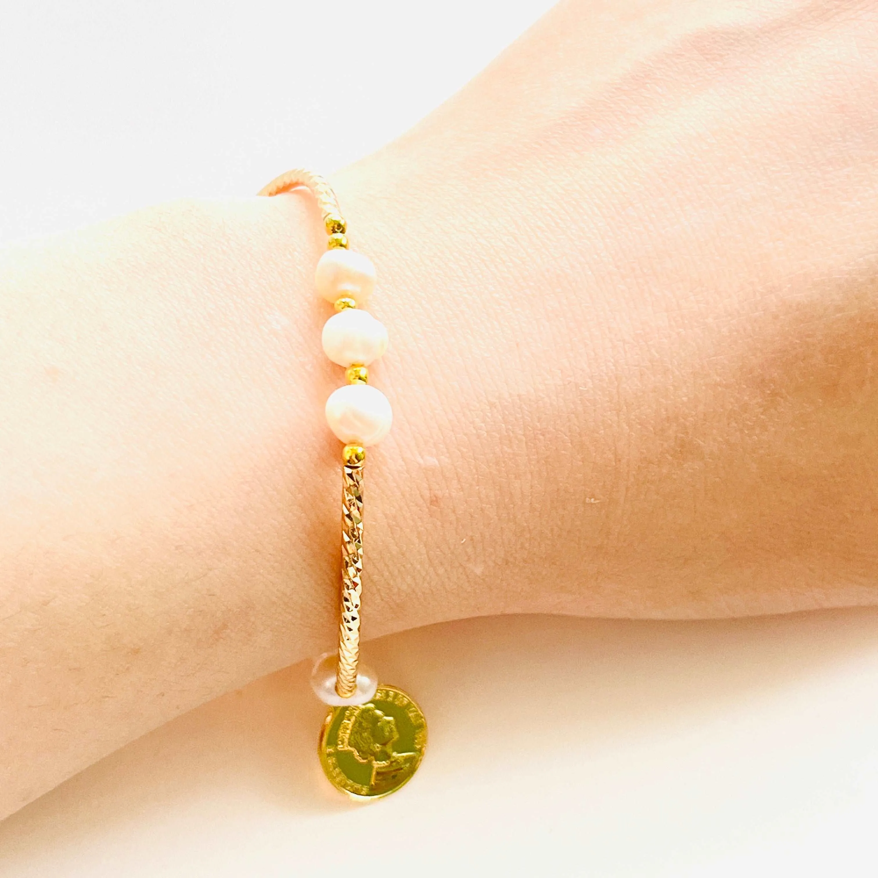 Freshwater Pearl with Coin Pendant Bracelet