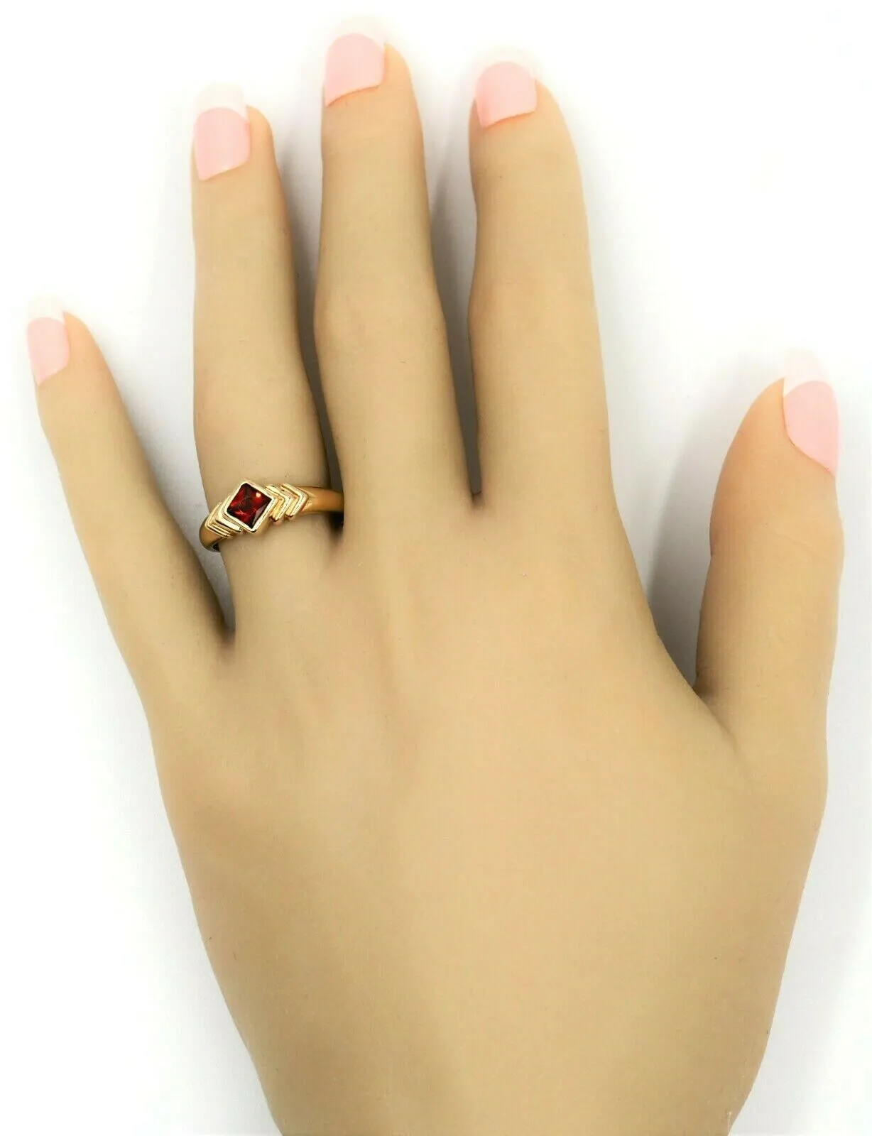 Garnet & 9ct Yellow Gold Ring Single Stone Fine Jewellery Band Size O 1/2