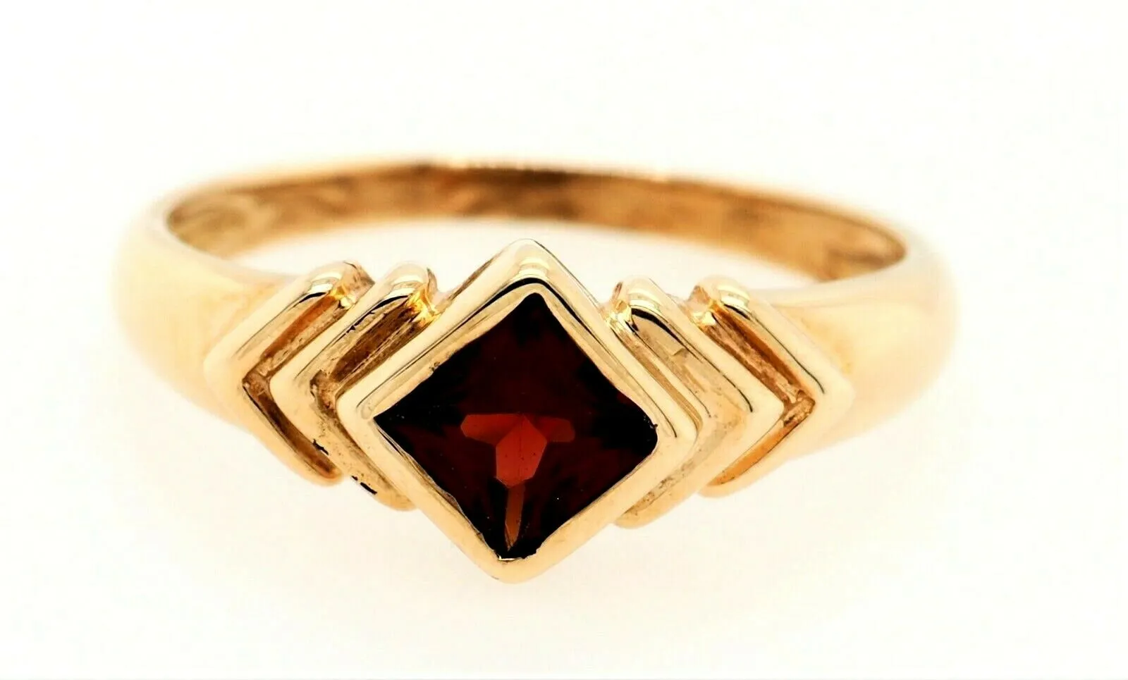 Garnet & 9ct Yellow Gold Ring Single Stone Fine Jewellery Band Size O 1/2