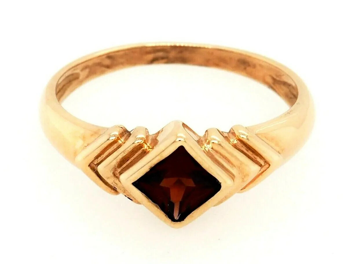 Garnet & 9ct Yellow Gold Ring Single Stone Fine Jewellery Band Size O 1/2