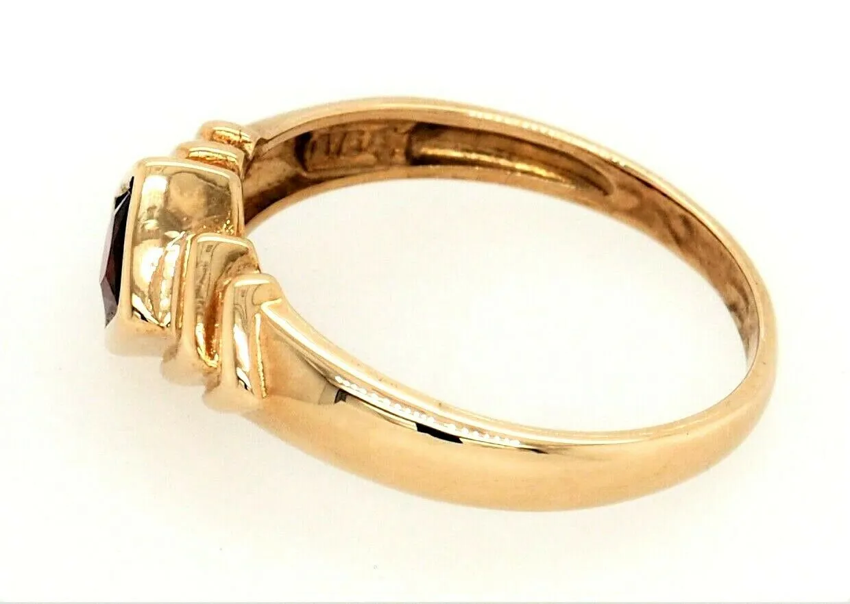 Garnet & 9ct Yellow Gold Ring Single Stone Fine Jewellery Band Size O 1/2