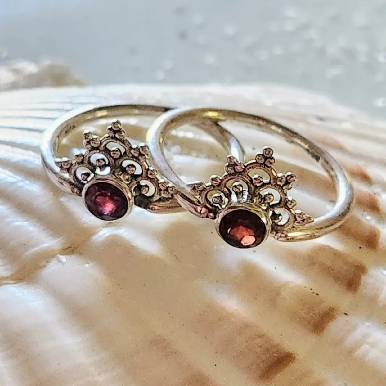 GARNET CROWN - FLOWER DESIGN 925 RING