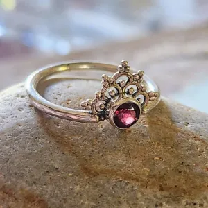 GARNET CROWN - FLOWER DESIGN 925 RING
