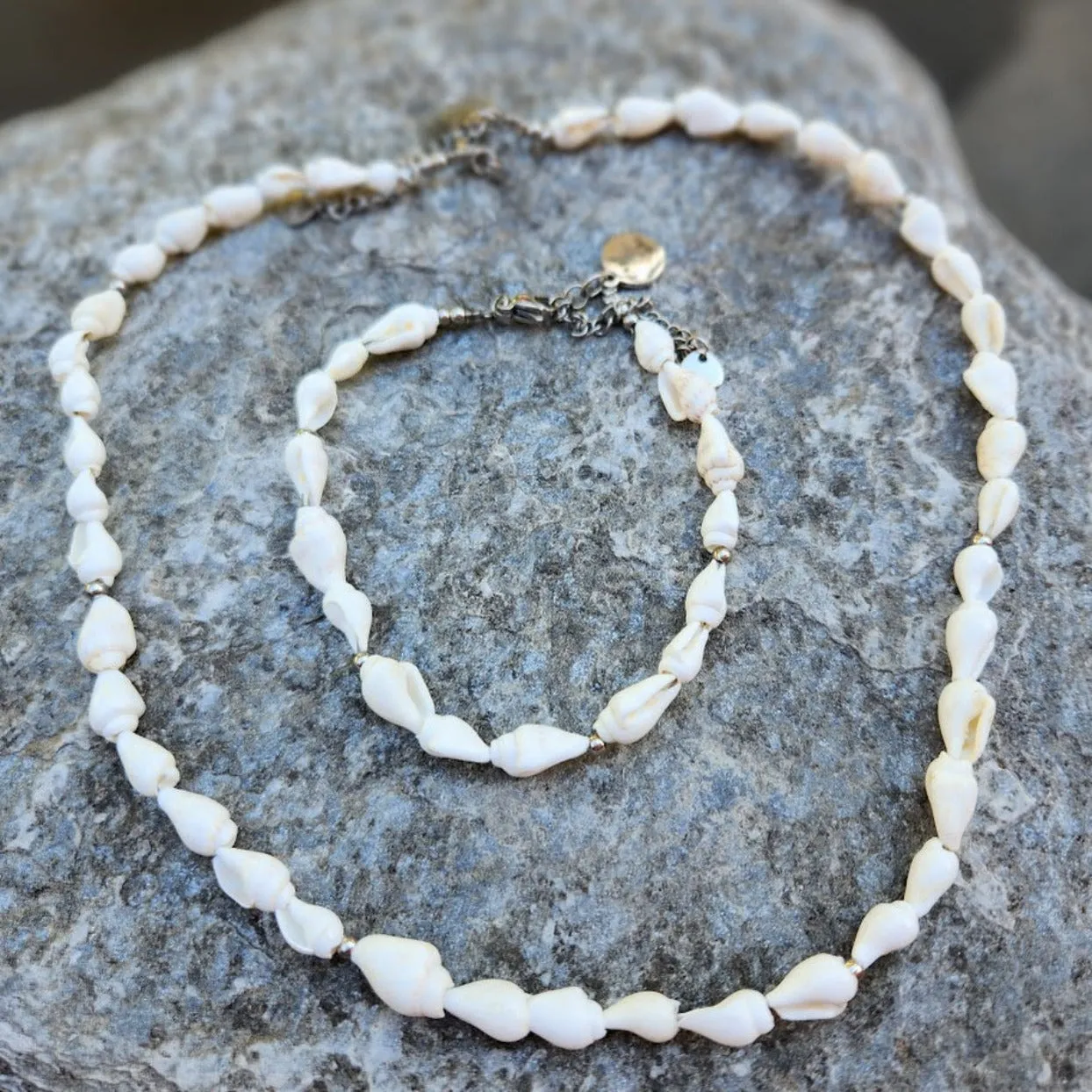 NATURAL WHITE SHELL SET UNISEX - NECKLACE & BRACELET SET OF TWO