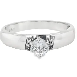 R686 Engagement Ring