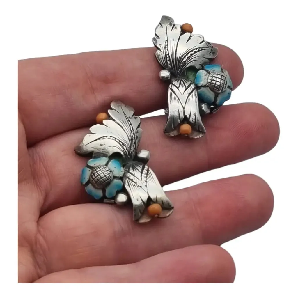 Silver art deco earrings for women, flower earrings.