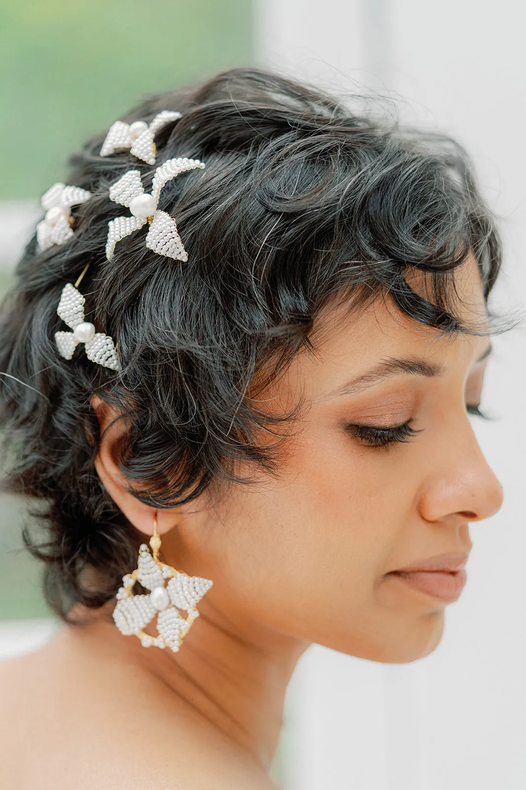 tiny acrylic pearls hoop earrings ALIX- 25004