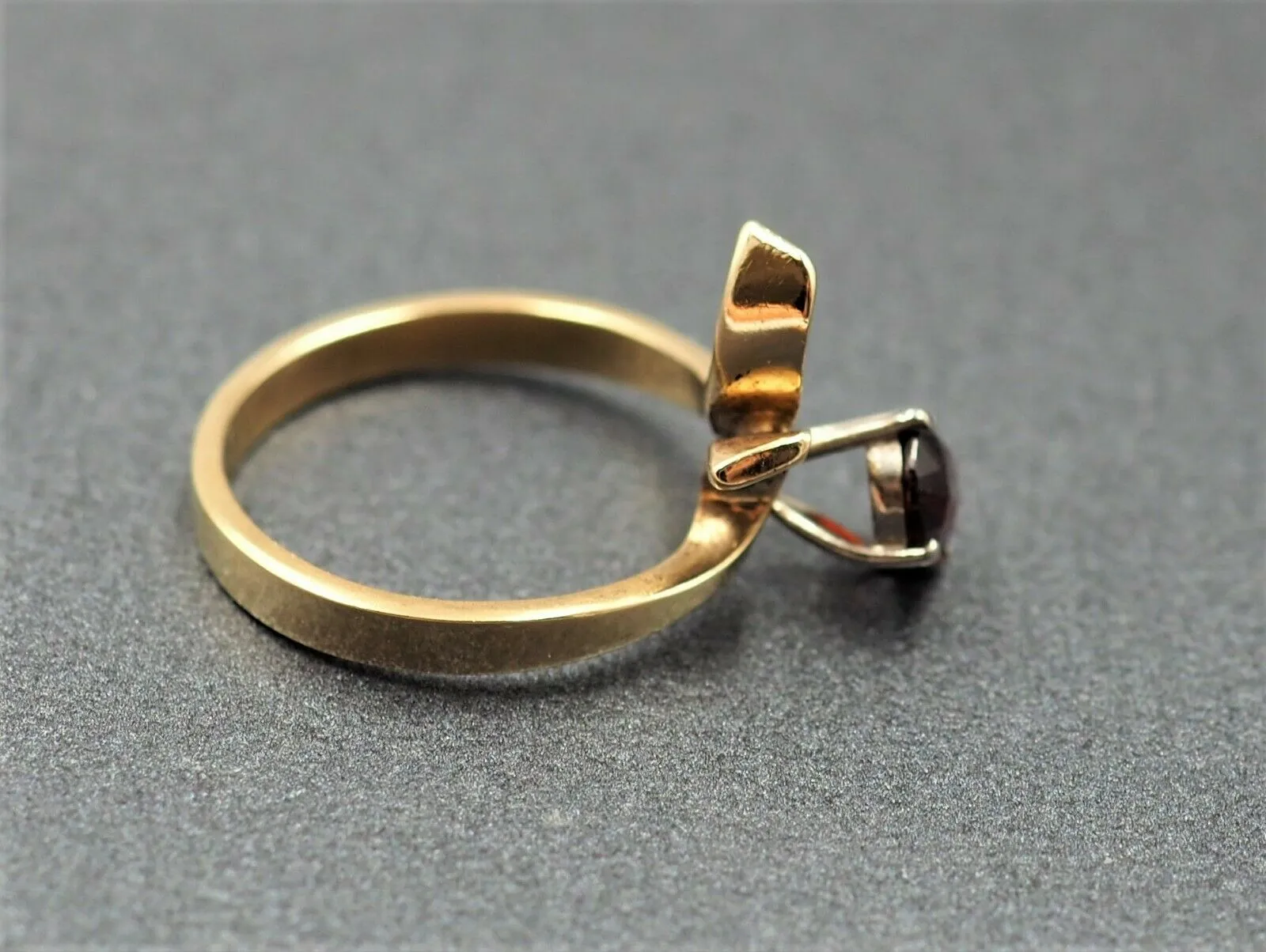 Womens Ring 9ct White & Yellow Gold Garnet Gemstone Fine Engagement Jewellery