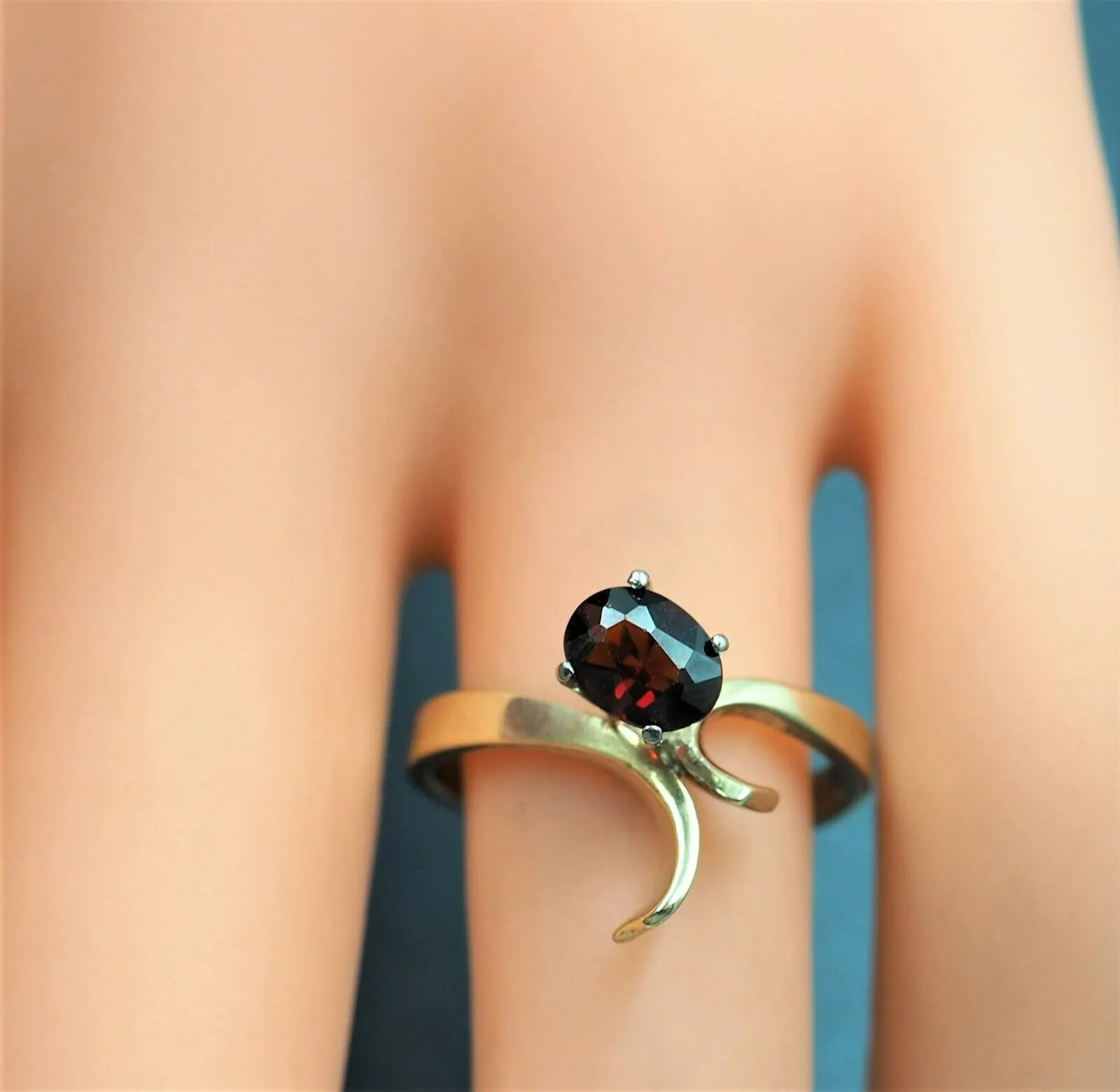 Womens Ring 9ct White & Yellow Gold Garnet Gemstone Fine Engagement Jewellery