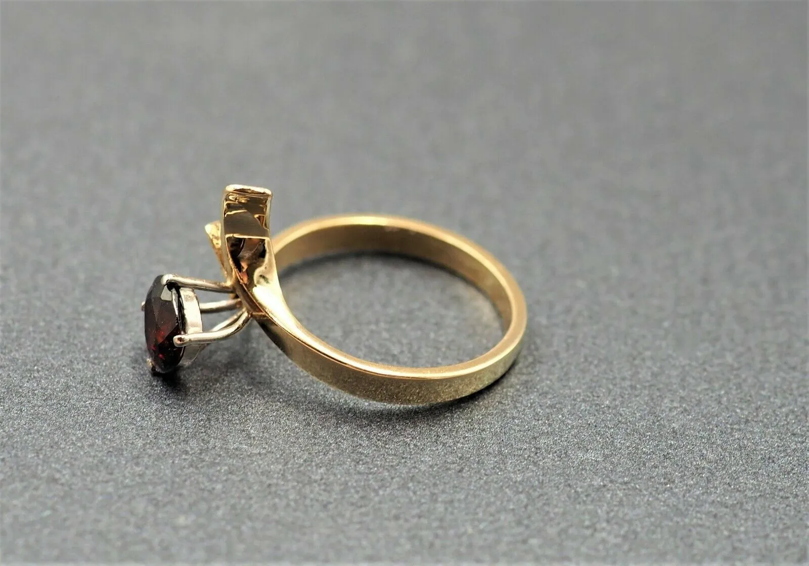 Womens Ring 9ct White & Yellow Gold Garnet Gemstone Fine Engagement Jewellery